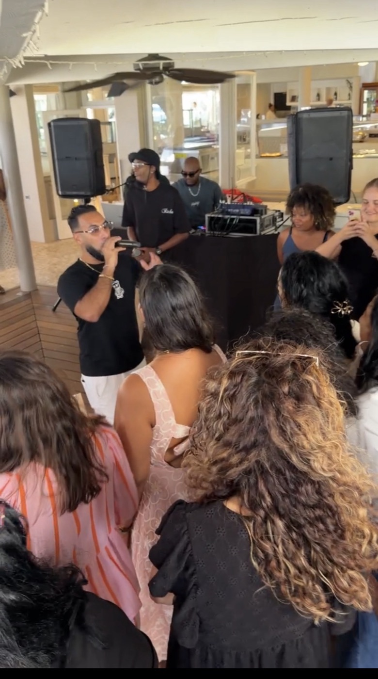 Soirée de séminaire d'entreprise avec DJ et ambiance à La Réunion, animée par Pull Up